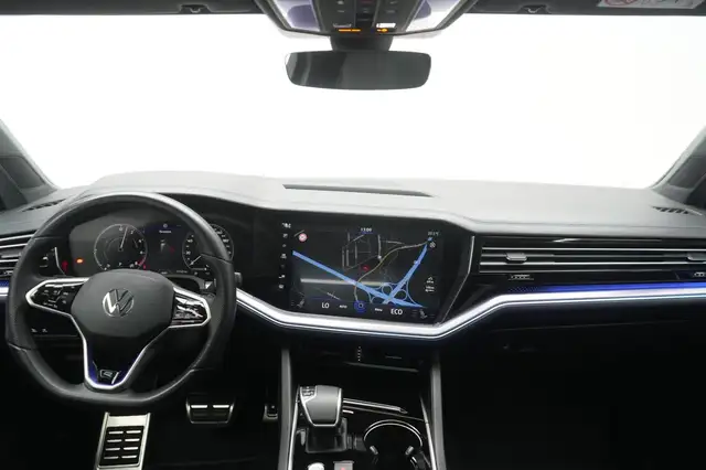 Volkswagen Touareg view 14