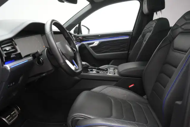 Volkswagen Touareg view 9