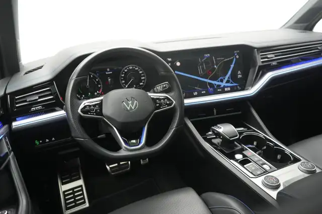 Volkswagen Touareg view 13