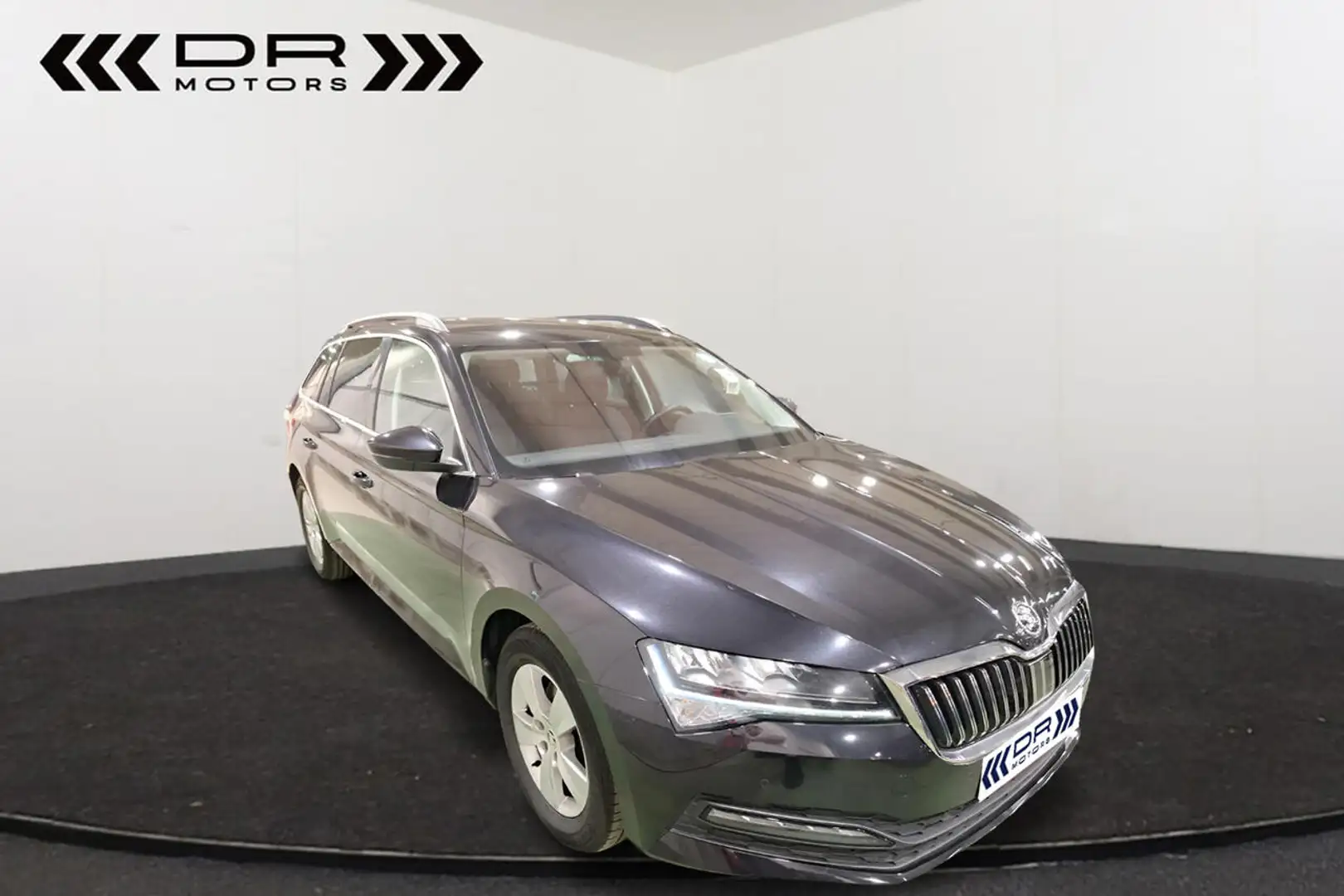 Skoda Superb COMBI 2.0CRTDI  AMBITION  - NAVI - APPLE CARPLA... Noir - 2