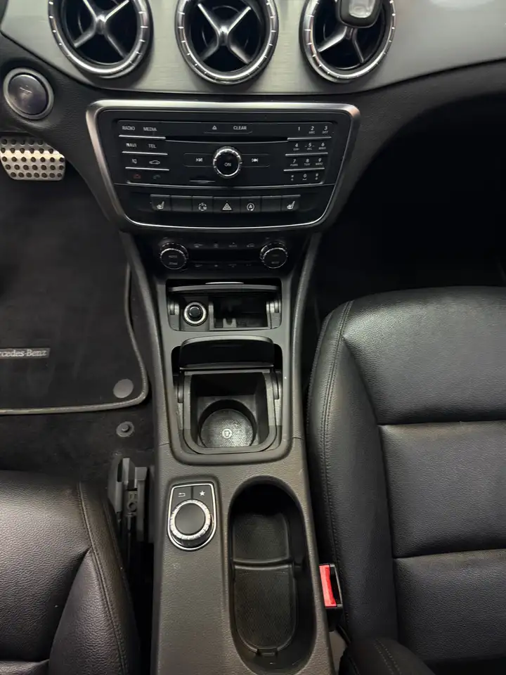 Mercedes-Benz CLA снимка Mercedes-Benz CLA