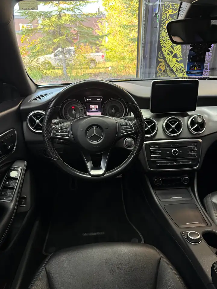 Mercedes-Benz CLA снимка Mercedes-Benz CLA