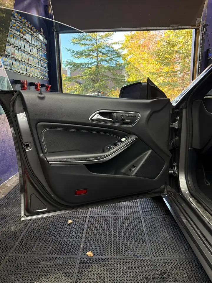 Mercedes-Benz CLA снимка Mercedes-Benz CLA