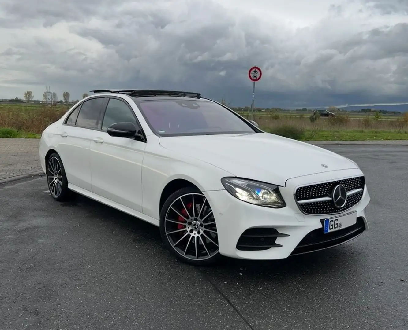 Mercedes-Benz E 220 d 4Matic   Pano   AMG Line - 1