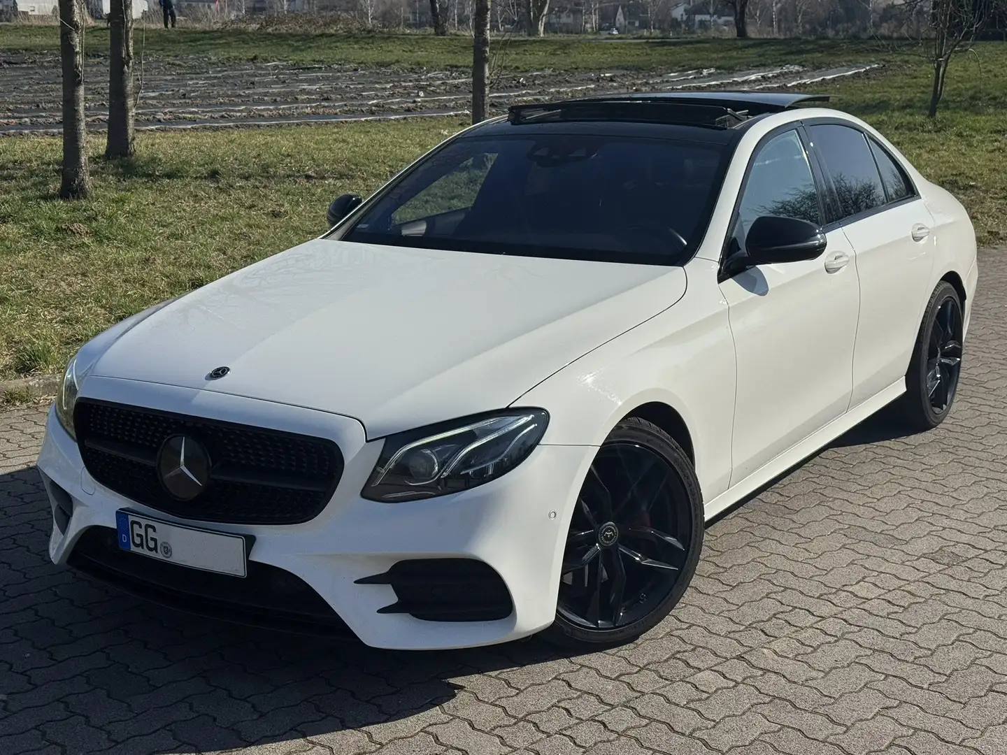 Mercedes-Benz E 220 d 4Matic   Pano   AMG Line - 2