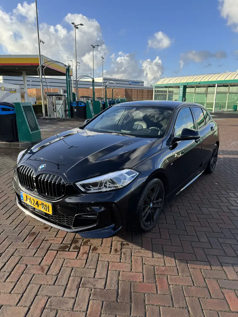 BMW 118 Exec m pakket shadowline Zwart - 1