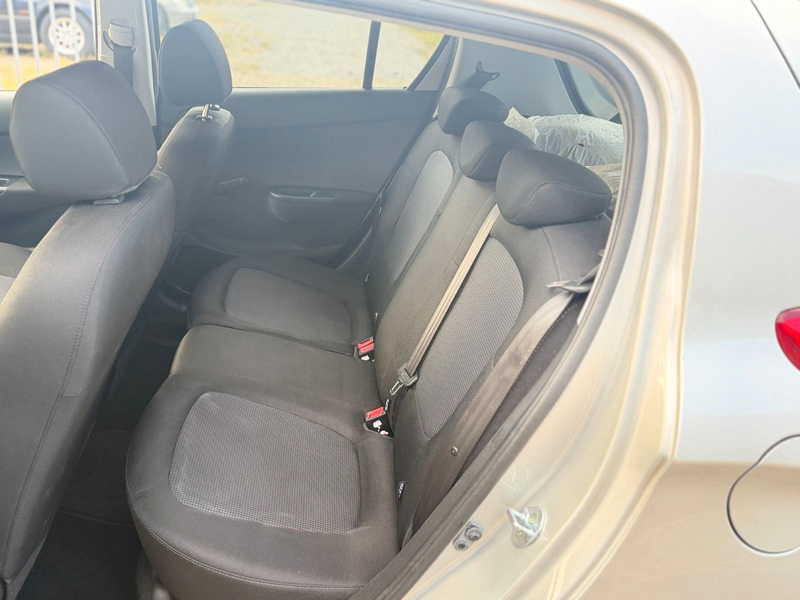 Hyundai i20 Style Automatik 8 Fachbereift — photo 10