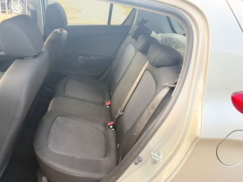 Hyundai i20 Style Automatik 8 Fachbereift — photo 11