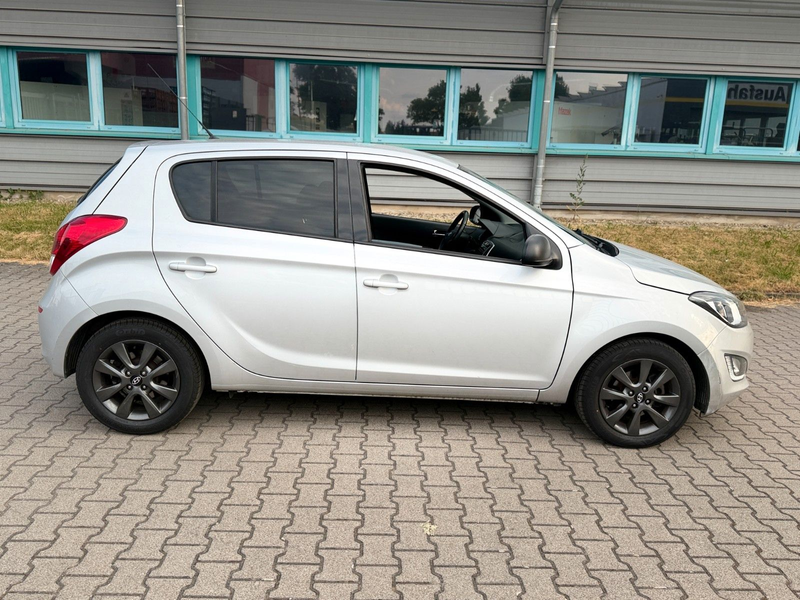 Hyundai i20 Style Automatik 8 Fachbereift — photo 6