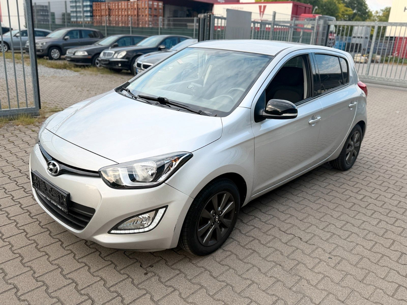 Hyundai i20 Style Automatik 8 Fachbereift — photo 2