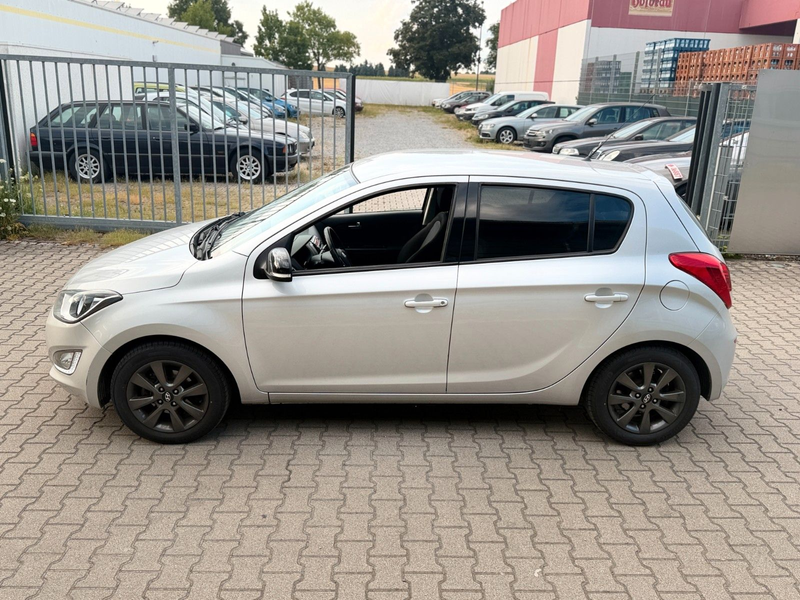 Hyundai i20 Style Automatik 8 Fachbereift — photo 3