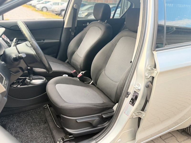 Hyundai i20 Style Automatik 8 Fachbereift — photo 14