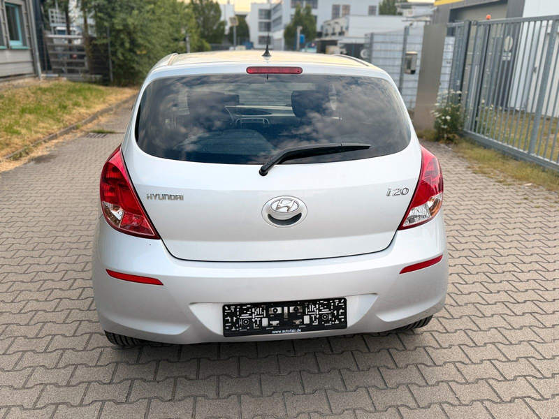 Hyundai i20 Style Automatik 8 Fachbereift — photo 7