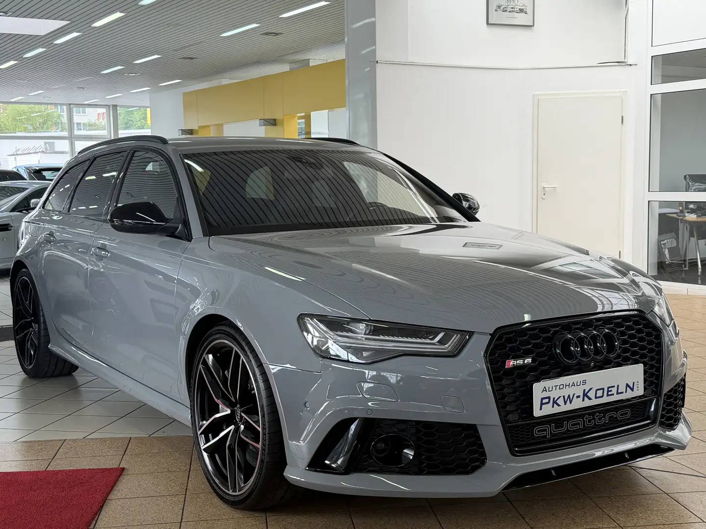 Audi RS 4.0 TFSI Qu. Performance *AKRAPOViC*MATRiX* Grau - 2