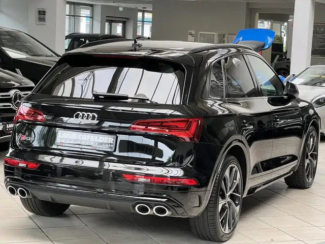 Audi SQ5 view 3