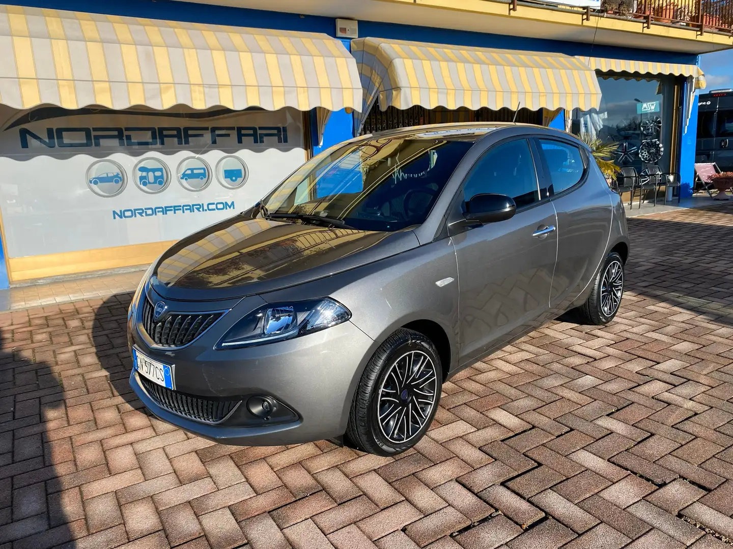 Lancia Ypsilon Ypsilon III 2021 1.0 firefly hybrid Gold s Grau - 1