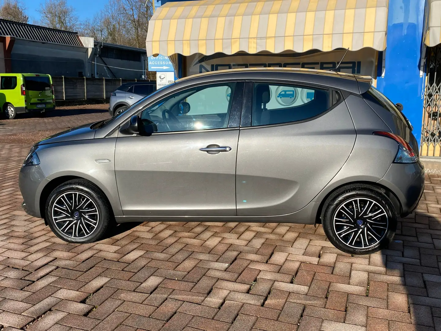 Lancia Ypsilon Ypsilon III 2021 1.0 firefly hybrid Gold s Grau - 2
