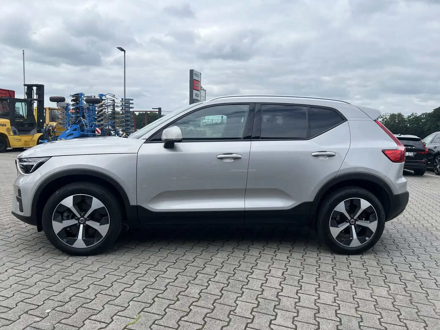 Volvo XC40 XC40 B3 Autom. Core CONNECT|el.SITZE|LED| Plateado - 2