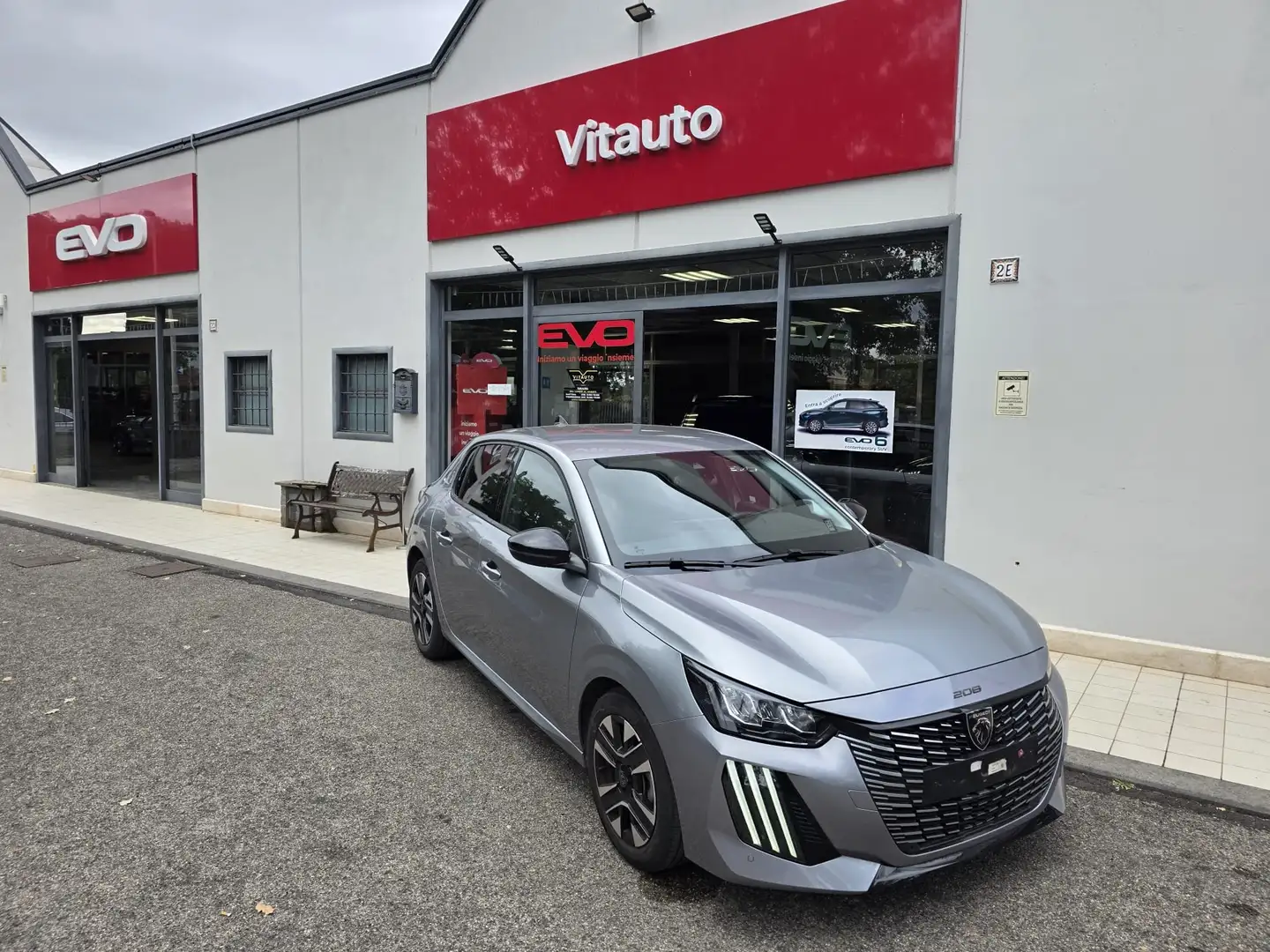 Peugeot 208 208 1.2 puretech Allure s Grijs - 2