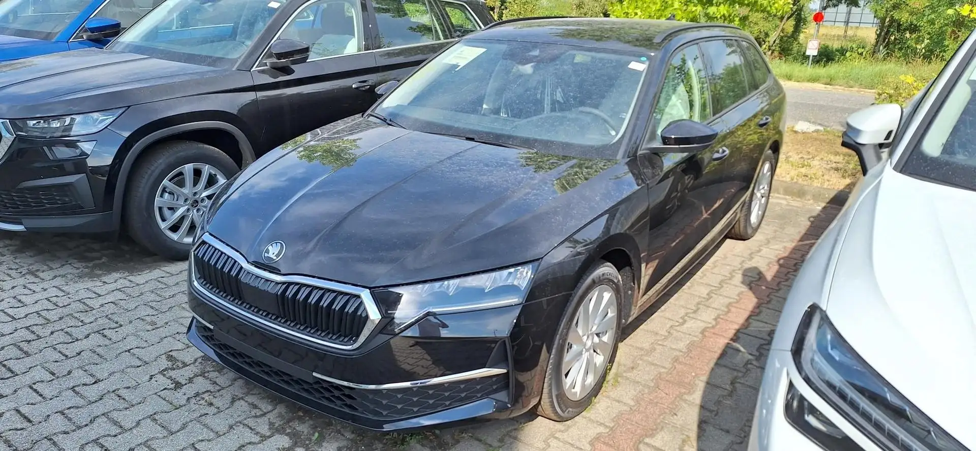 Skoda Octavia Combi 1.5 eTSI DSG MJ25 SOFORT Selection NAVI-F... crna - 2