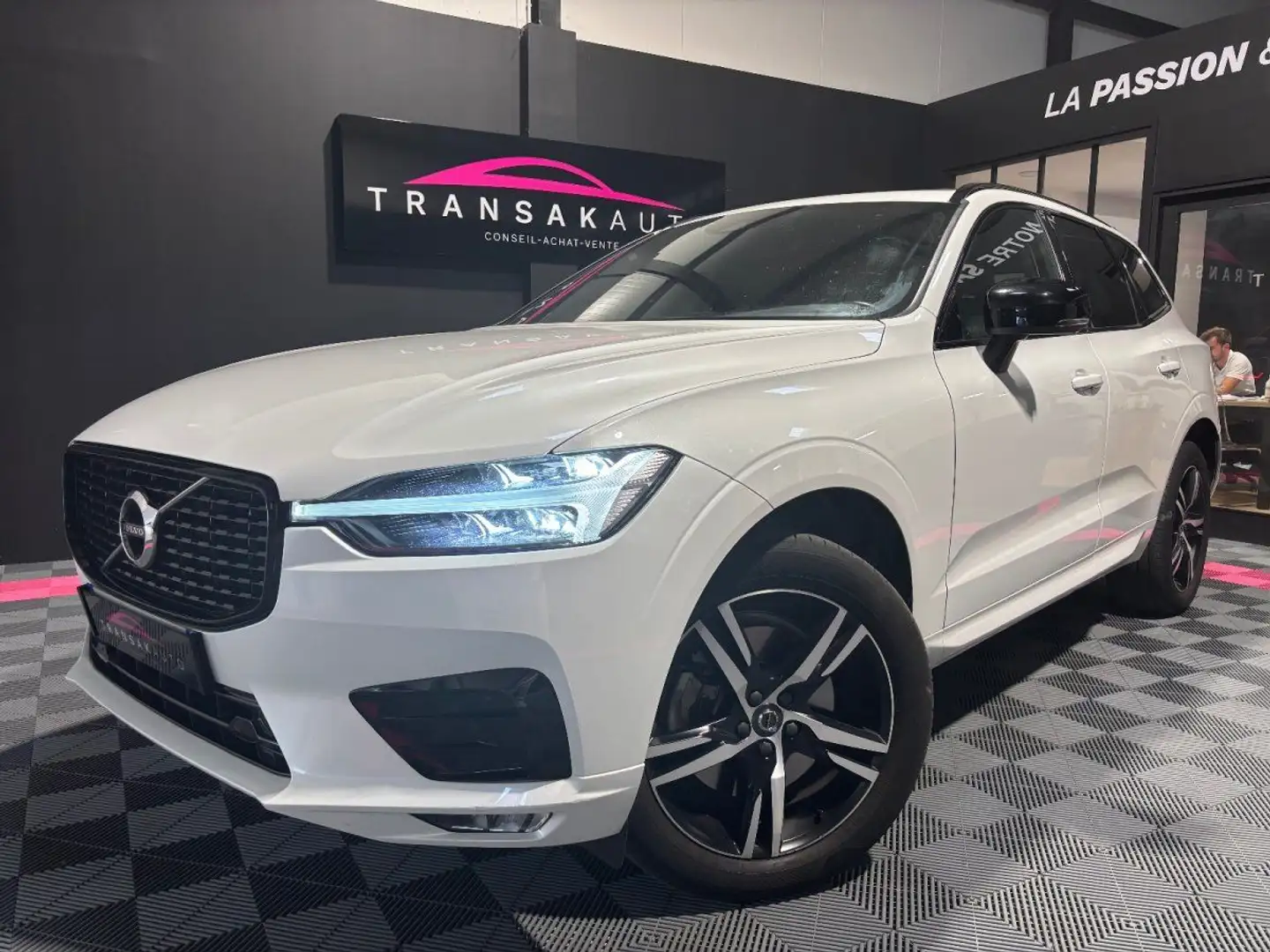 Volvo XC60 B4 (Diesel) AWD 197 ch Geartronic 8 R-Design Bianco - 1
