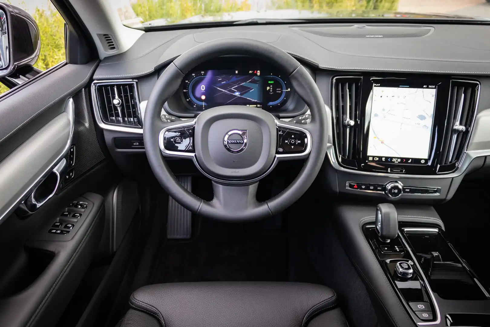 Volvo V90 Recharge T6 AWD Plus Bright | Adaptieve Cruise Con Grijs - 2