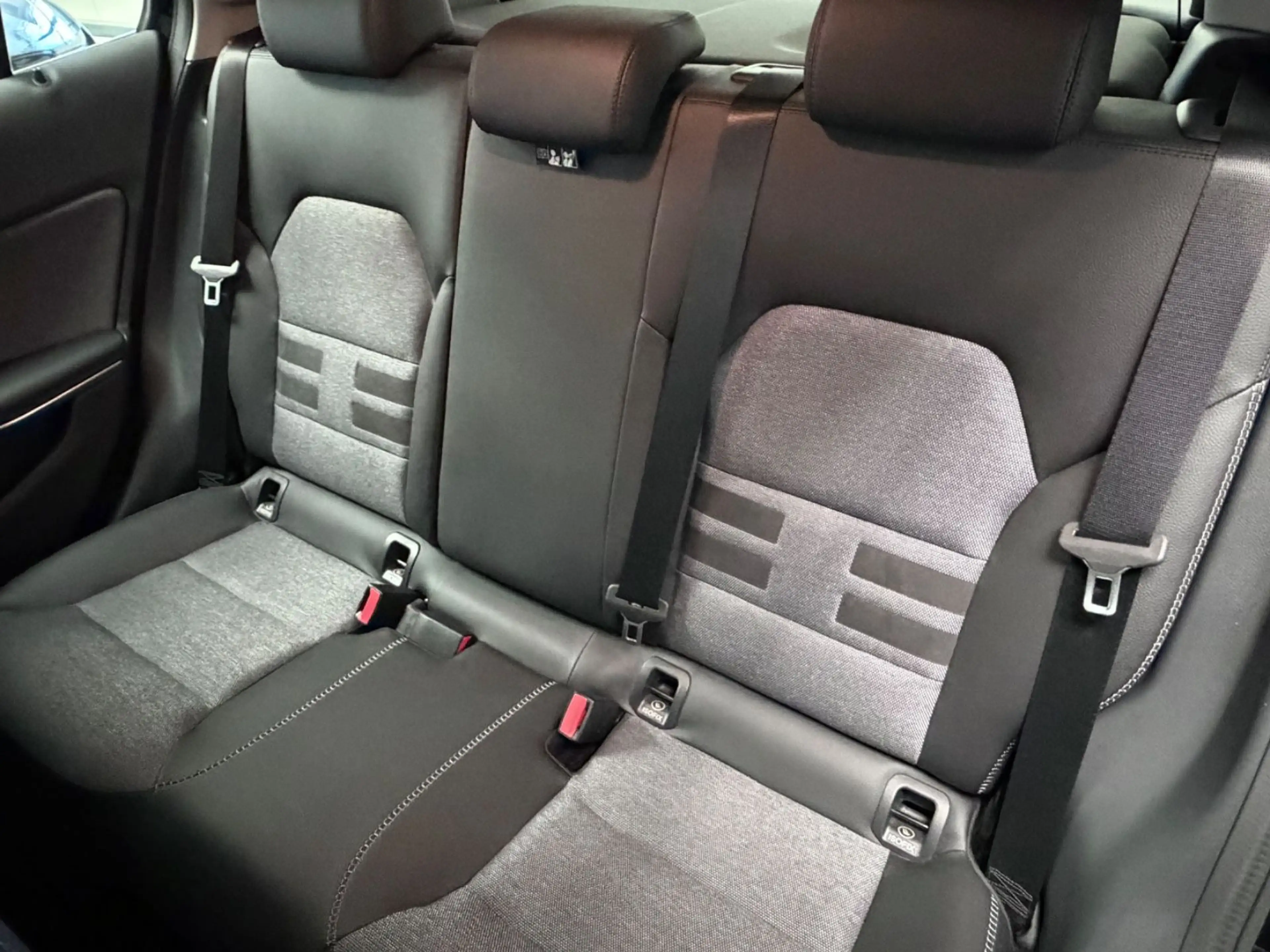Mercedes-Benz GLA 180 Style /Navi/Cam/Tempomat/1.Hand — photo 15