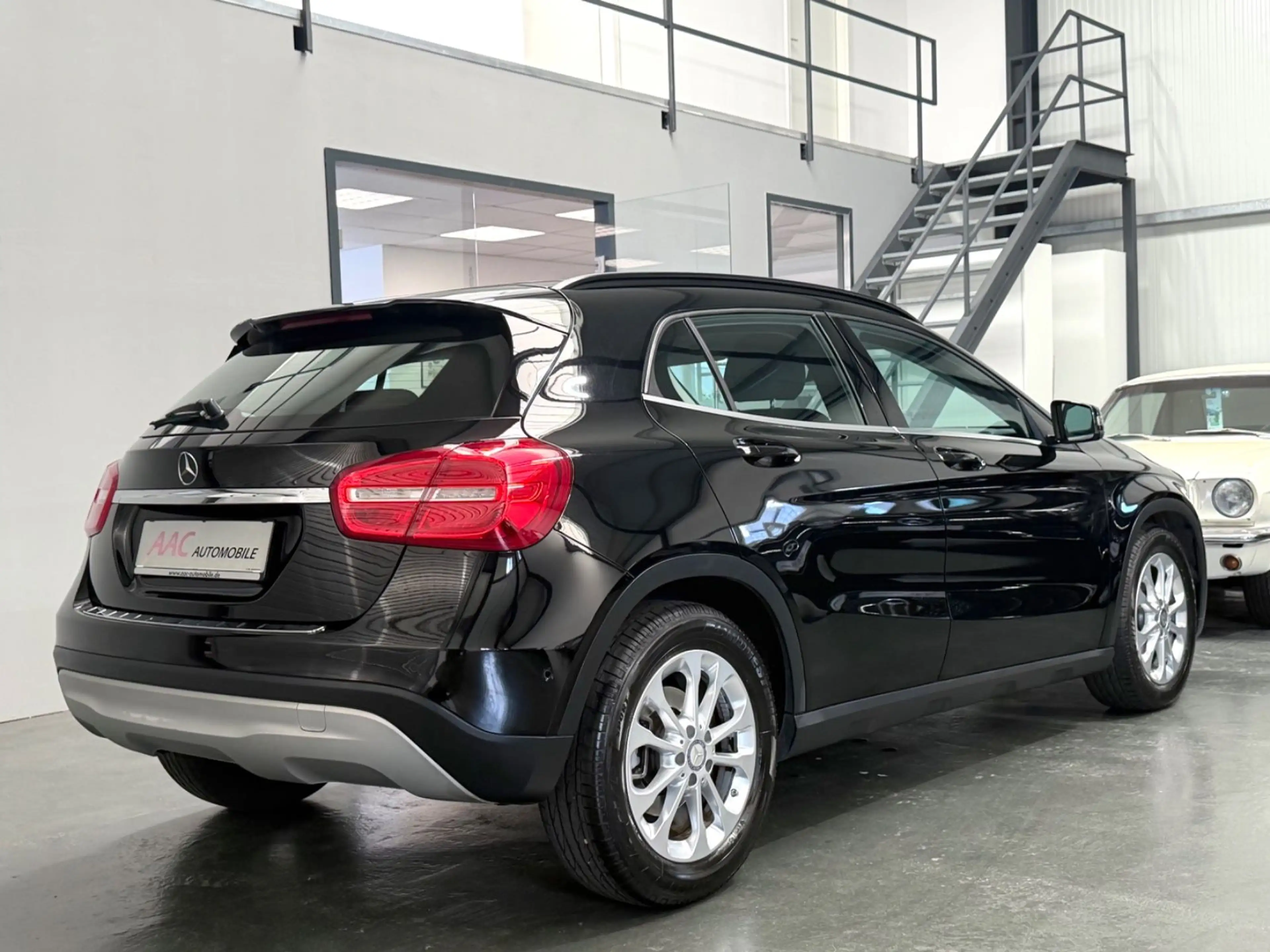 Mercedes-Benz GLA 180 Style /Navi/Cam/Tempomat/1.Hand — photo 8