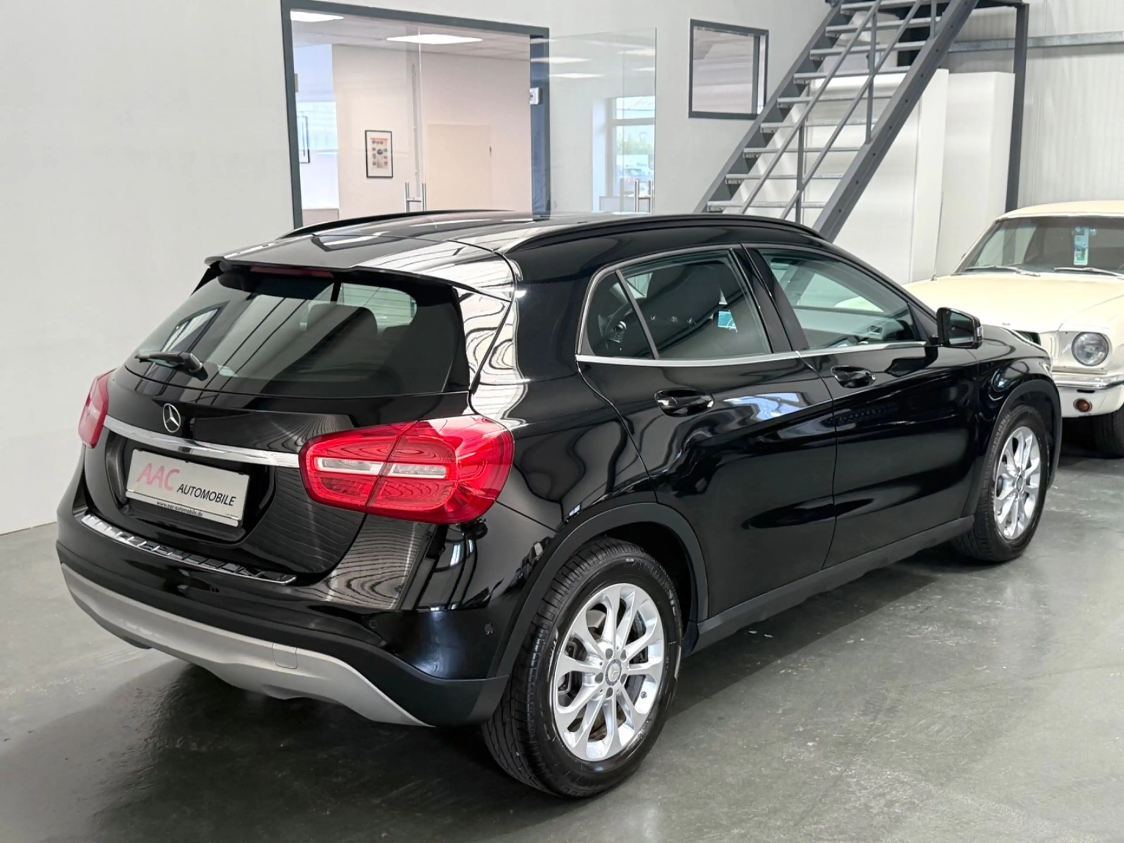 Mercedes-Benz GLA 180 Style /Navi/Cam/Tempomat/1.Hand — photo 9
