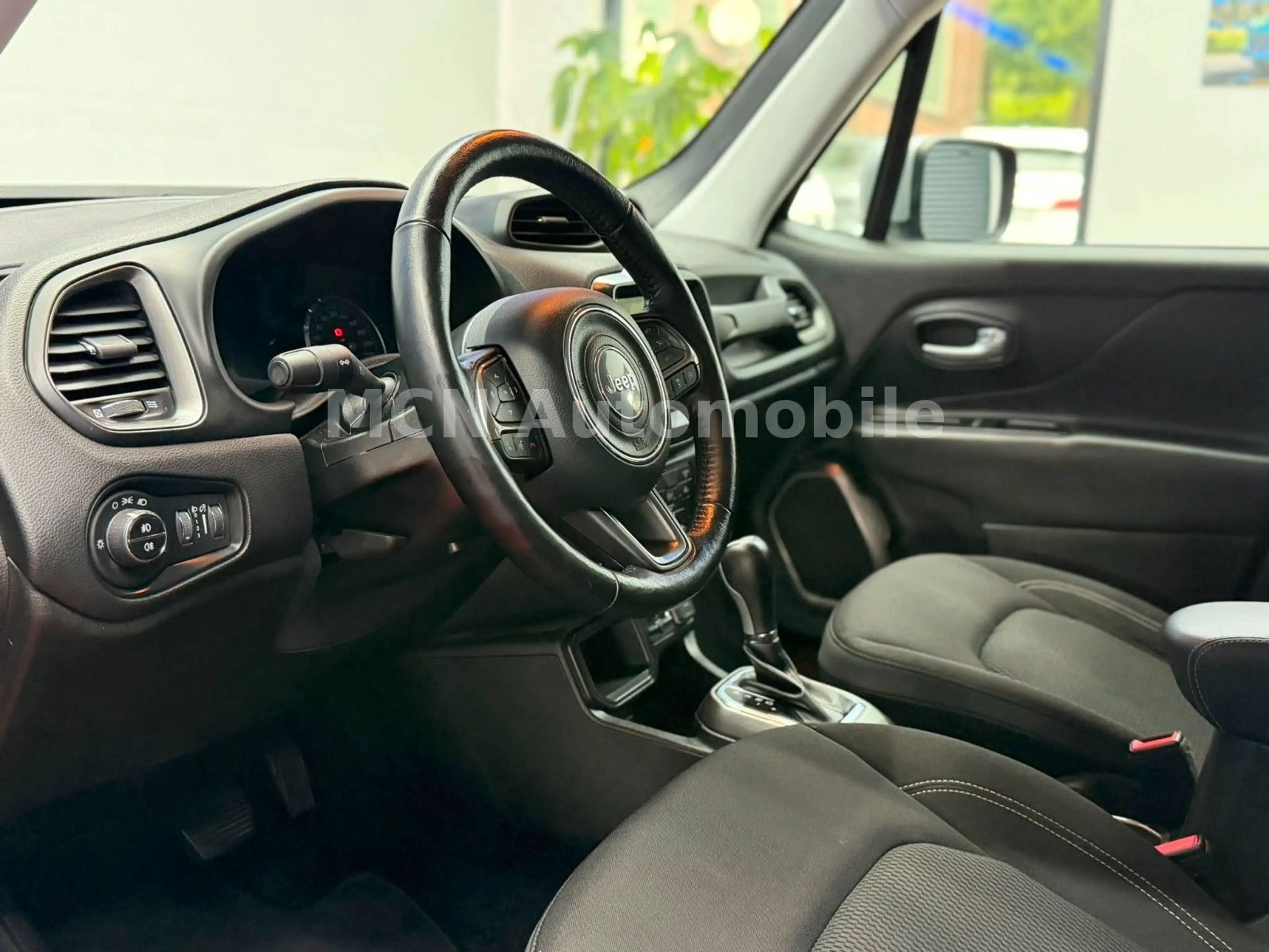 Jeep Renegade Limited FWD Navi/Winterpaket/ — photo 11