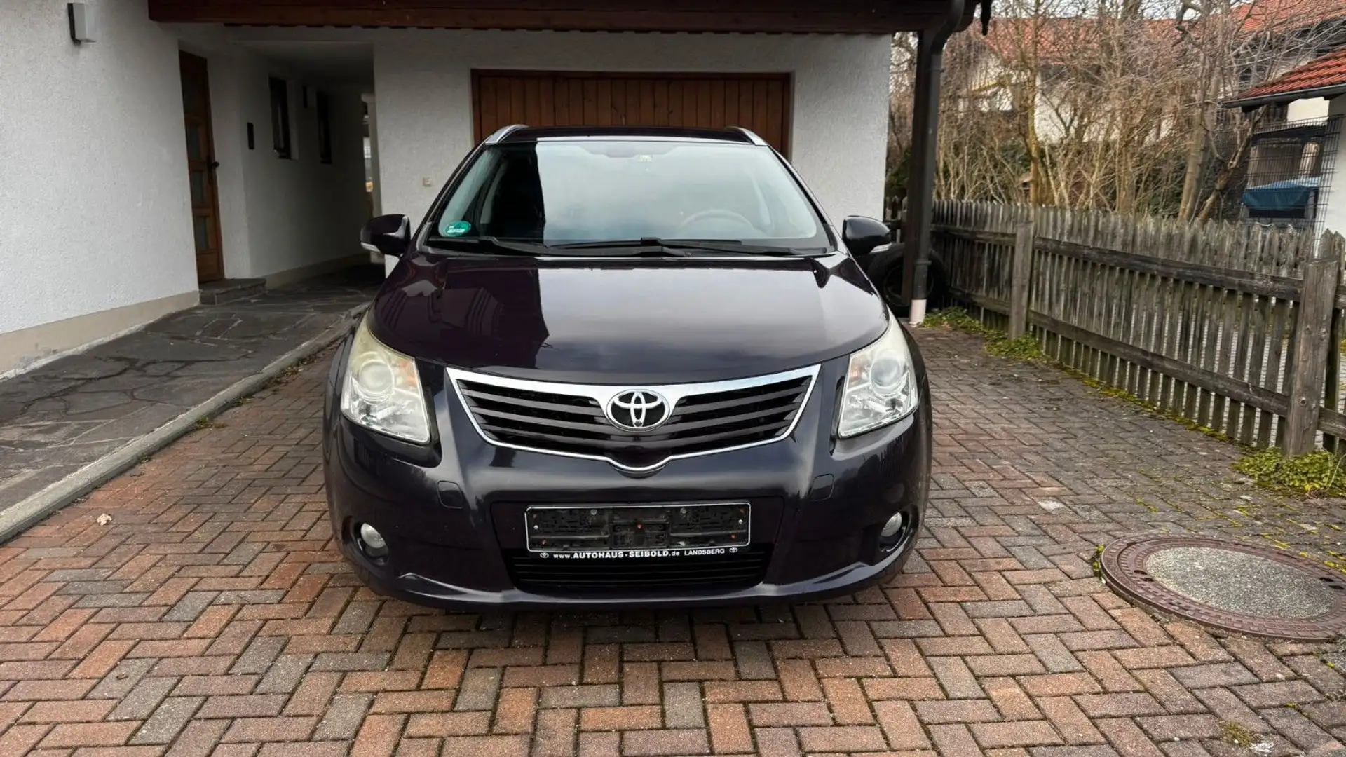 Toyota Avensis Kombi Executive*Tempo*AHK*SHZ*Klima*HU* Rot - 2