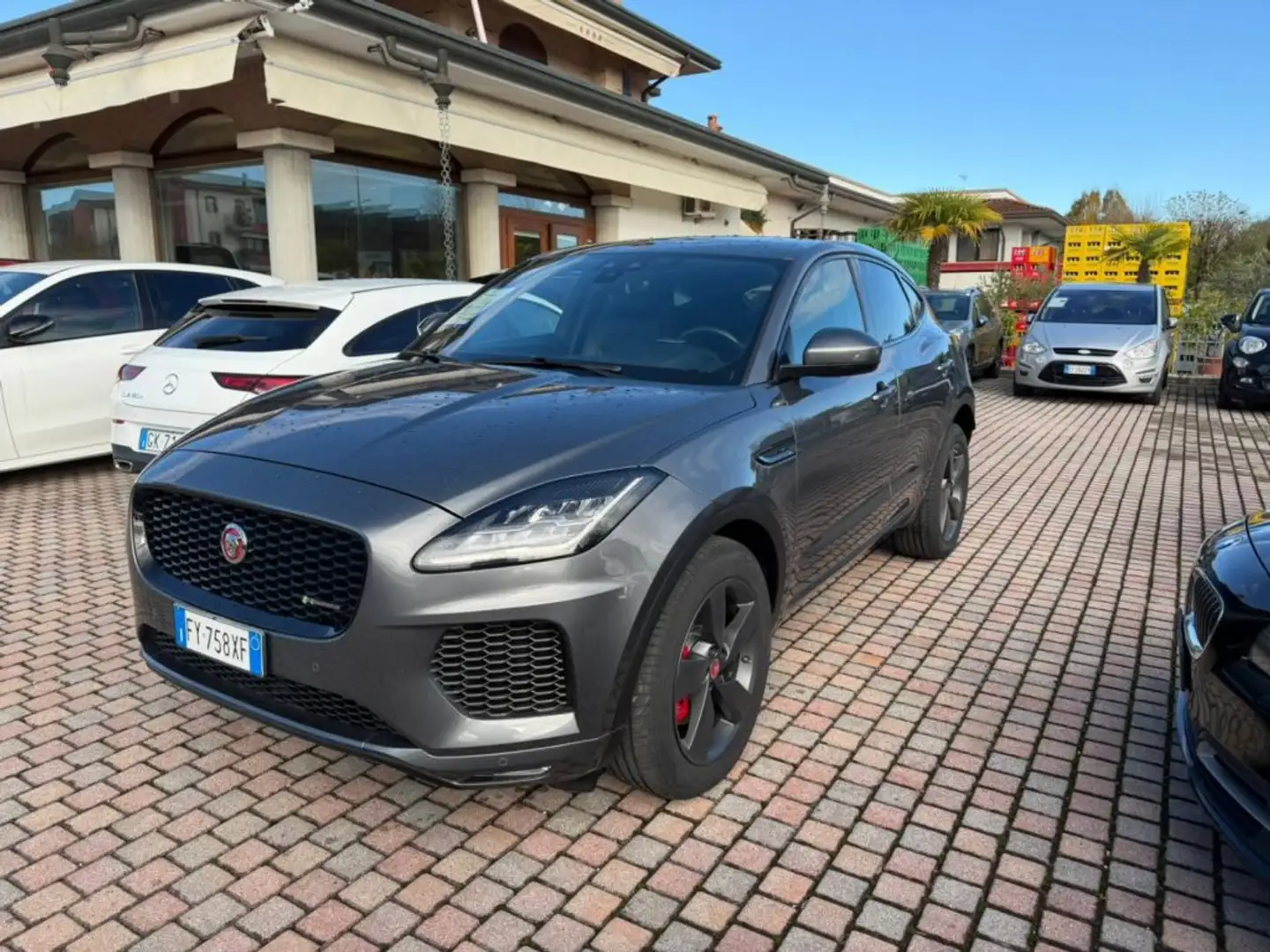 Jaguar E-Pace 2.0D 150 CV AWD aut. R-Dynamic HSE Grigio - 2