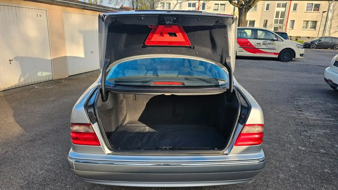 Mercedes-Benz E 240 ELEGANCE, 2-Hand Sehr gepflegt, foto 6