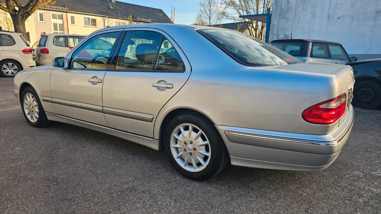 Mercedes-Benz E 240 ELEGANCE, 2-Hand Sehr gepflegt, foto 4