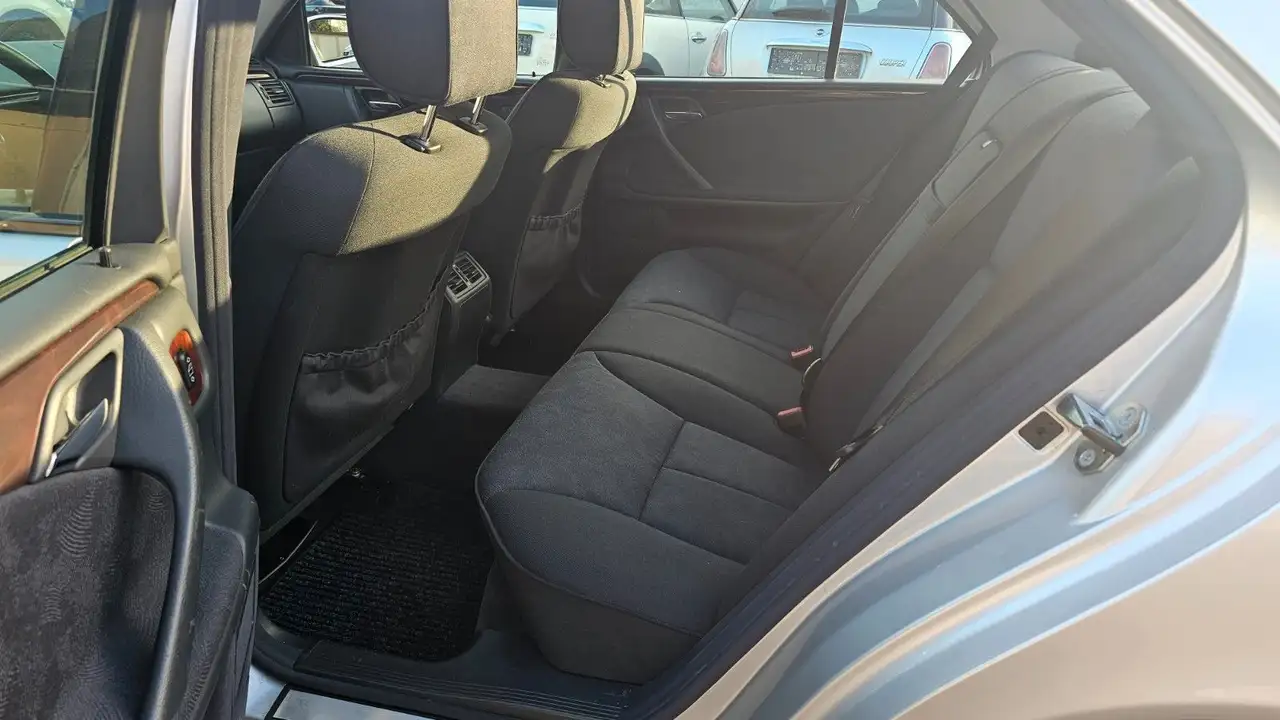 Mercedes-Benz E 240 ELEGANCE, 2-Hand Sehr gepflegt, foto 8