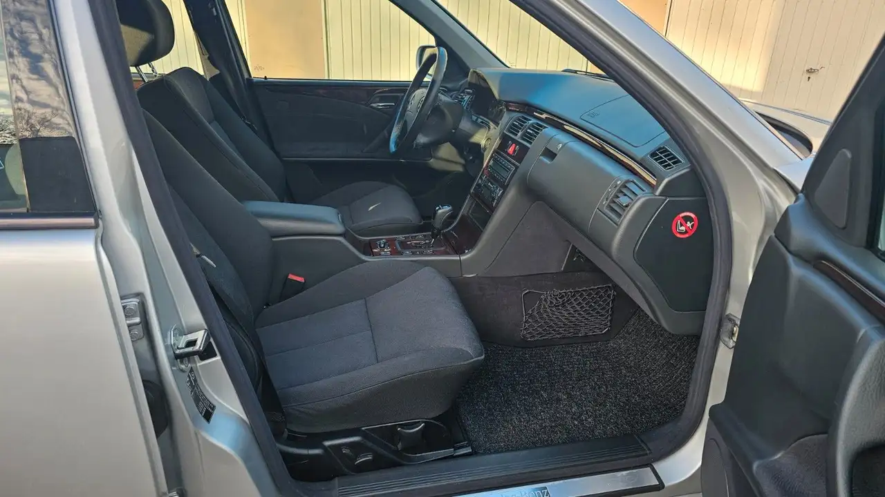 Mercedes-Benz E 240 ELEGANCE, 2-Hand Sehr gepflegt, foto 10