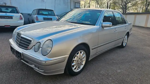 Mercedes-Benz E 240 ELEGANCE, 2-Hand Sehr gepflegt