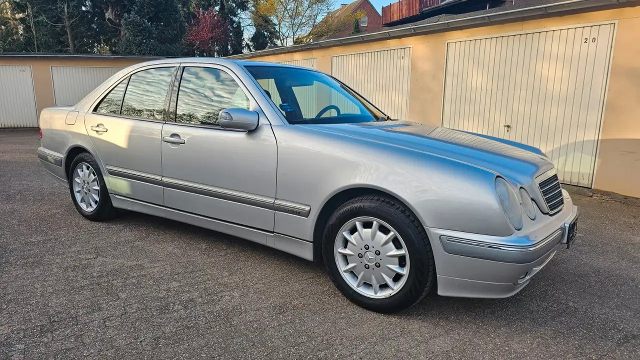Mercedes-Benz E 240 ELEGANCE, 2-Hand Sehr gepflegt, foto 2