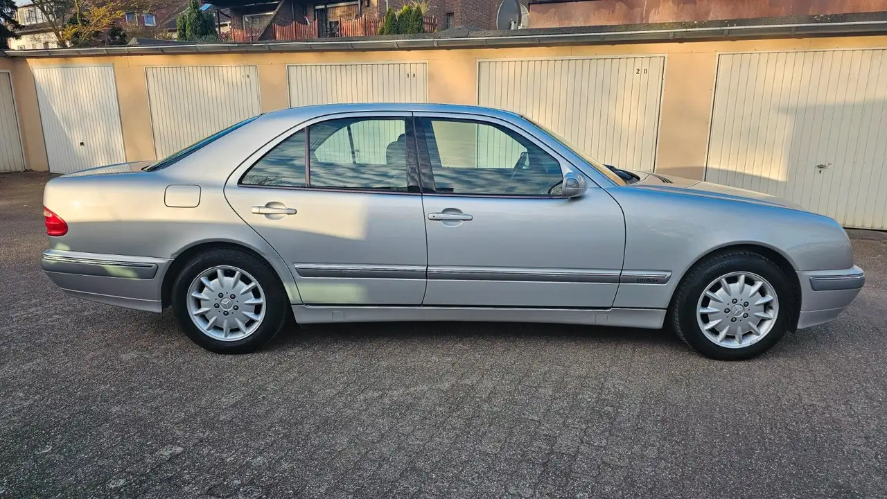 Mercedes-Benz E 240 ELEGANCE, 2-Hand Sehr gepflegt, foto 12