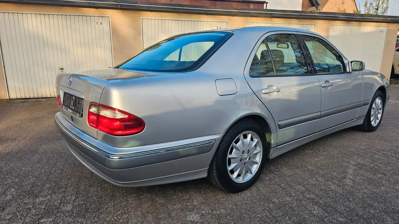 Mercedes-Benz E 240 ELEGANCE, 2-Hand Sehr gepflegt, foto 3
