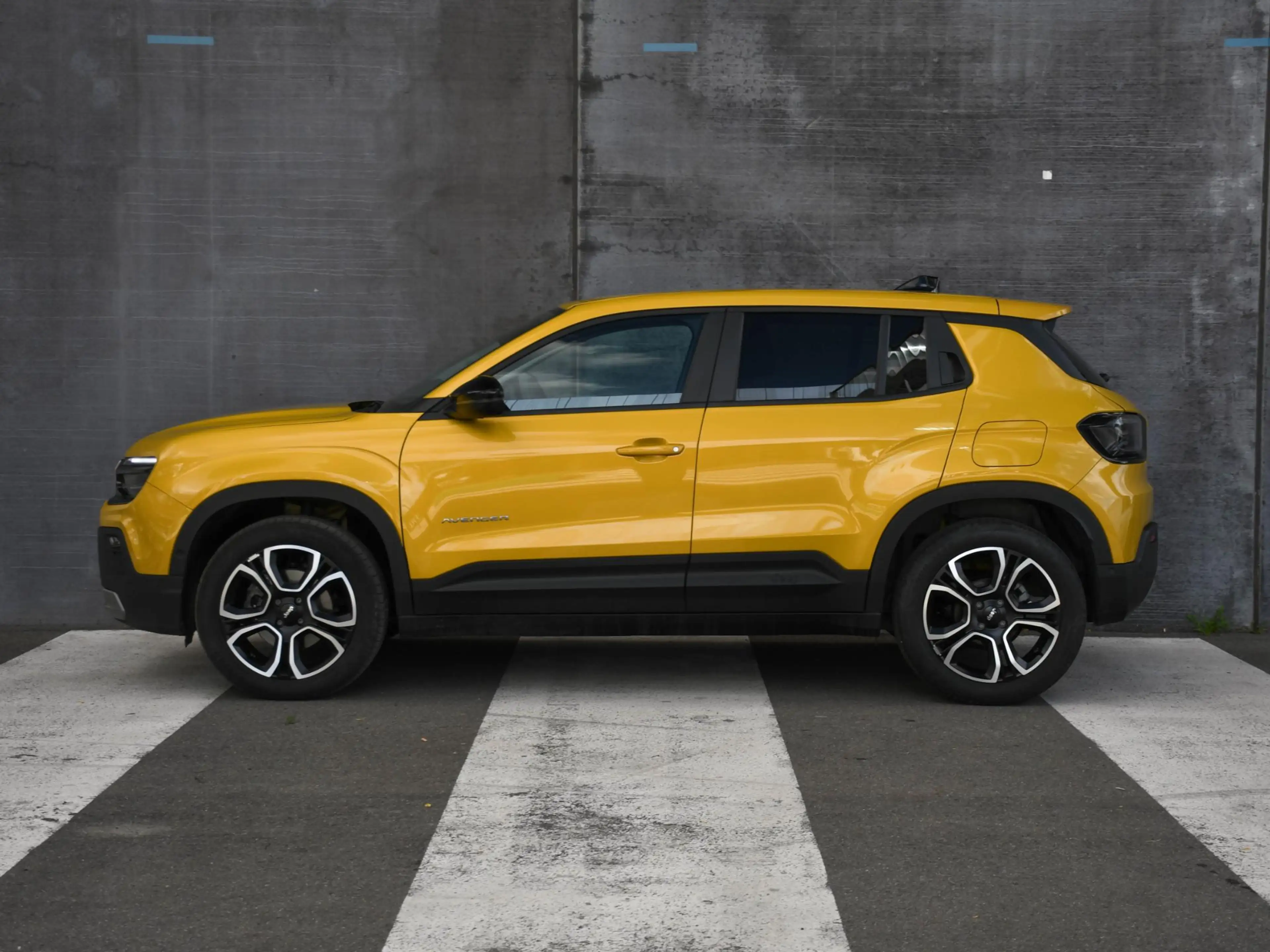 Jeep Avenger Summit 1.2 e-Hybrid 110pk Automaat JBL | ELEK. ACH — photo 3