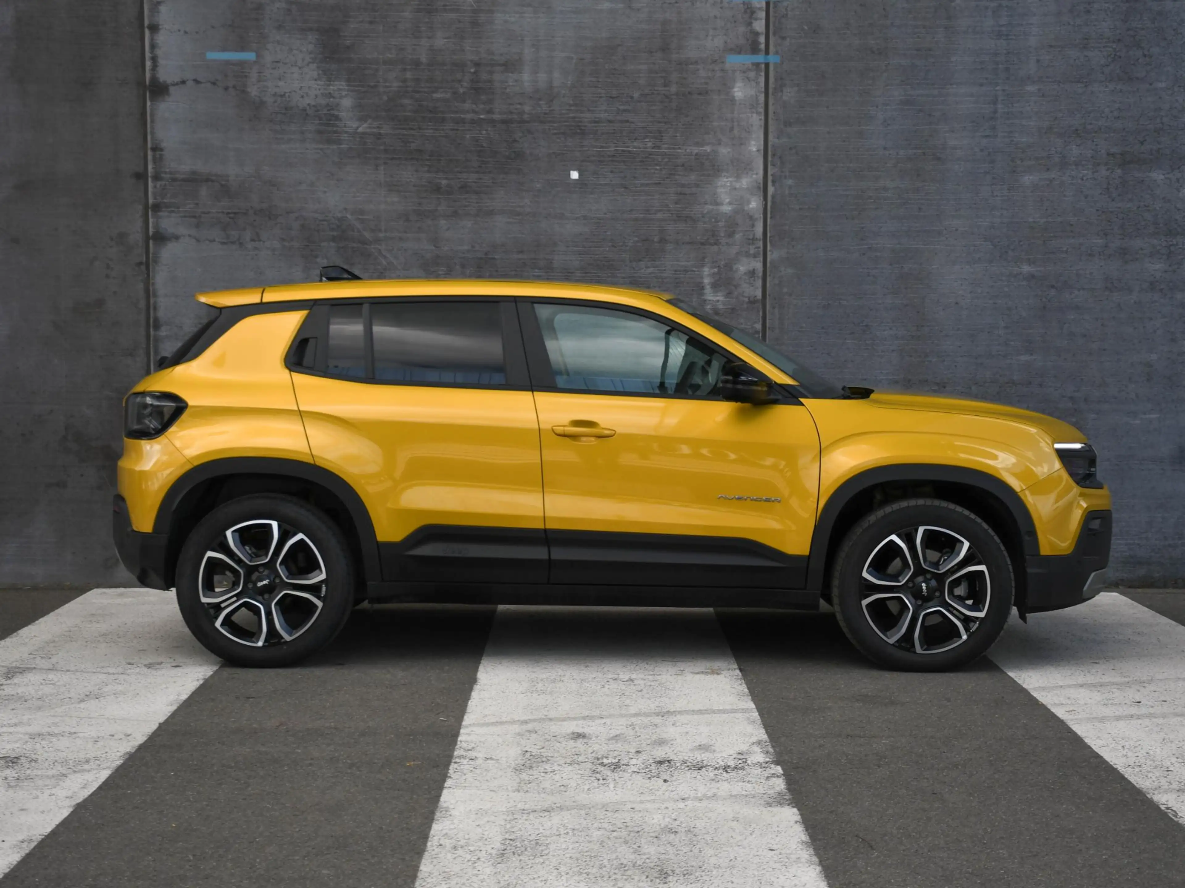 Jeep Avenger Summit 1.2 e-Hybrid 110pk Automaat JBL | ELEK. ACH — photo 4