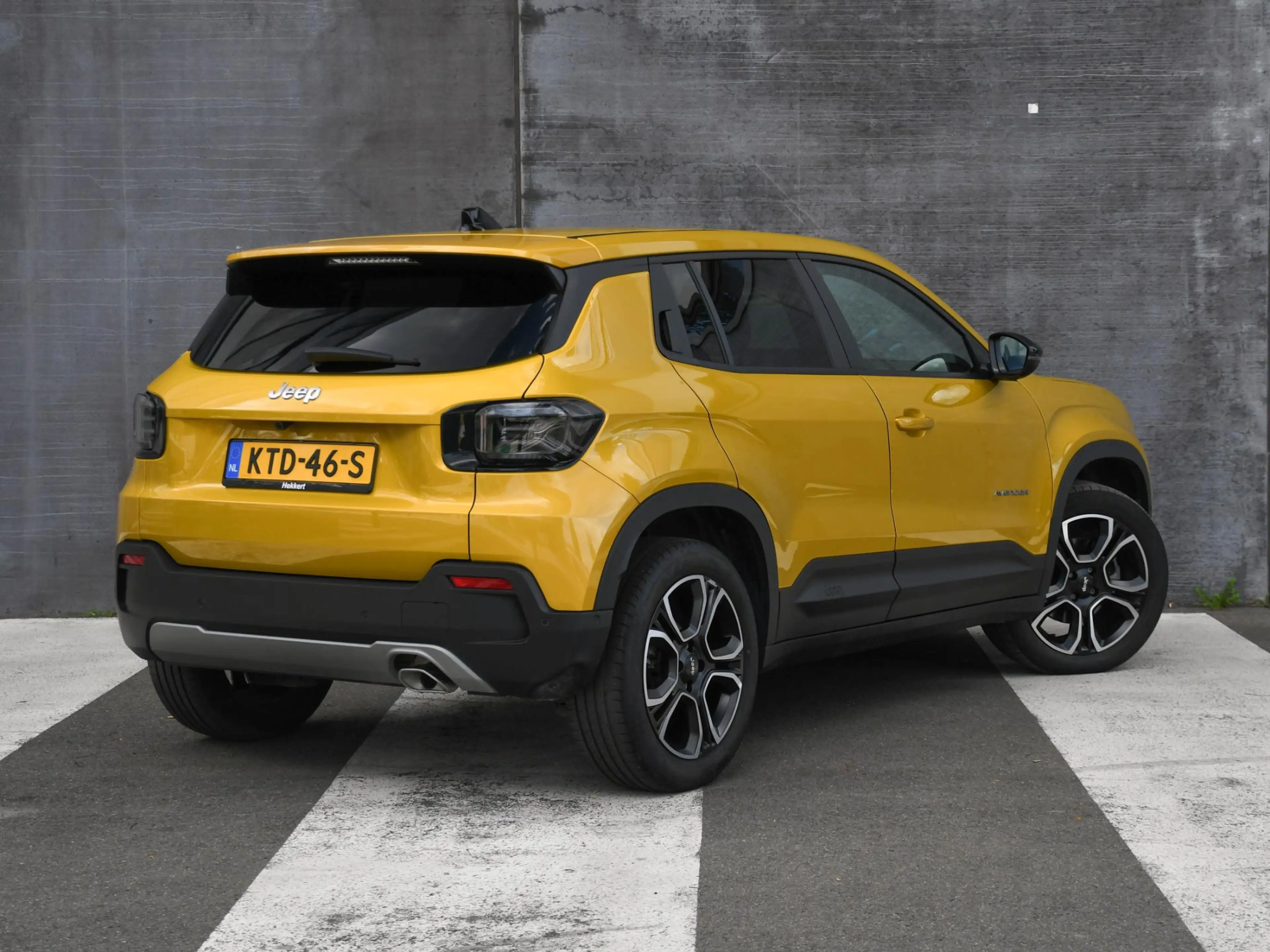 Jeep Avenger Summit 1.2 e-Hybrid 110pk Automaat JBL | ELEK. ACH — photo 5