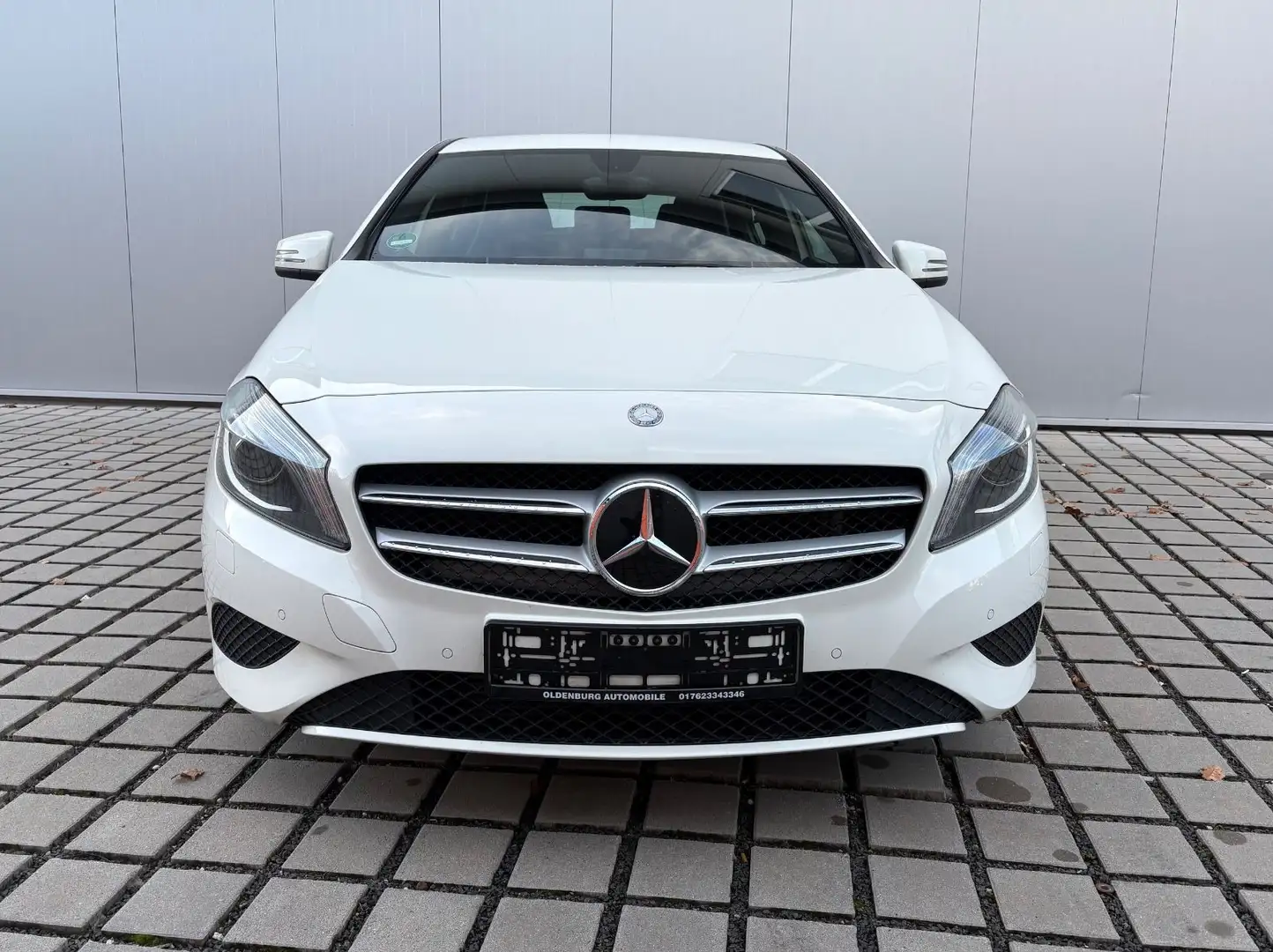 Mercedes-Benz A 180 BlueEfficiency Bi-Xenon NAVI AHK T-LEDER Weiß - 2