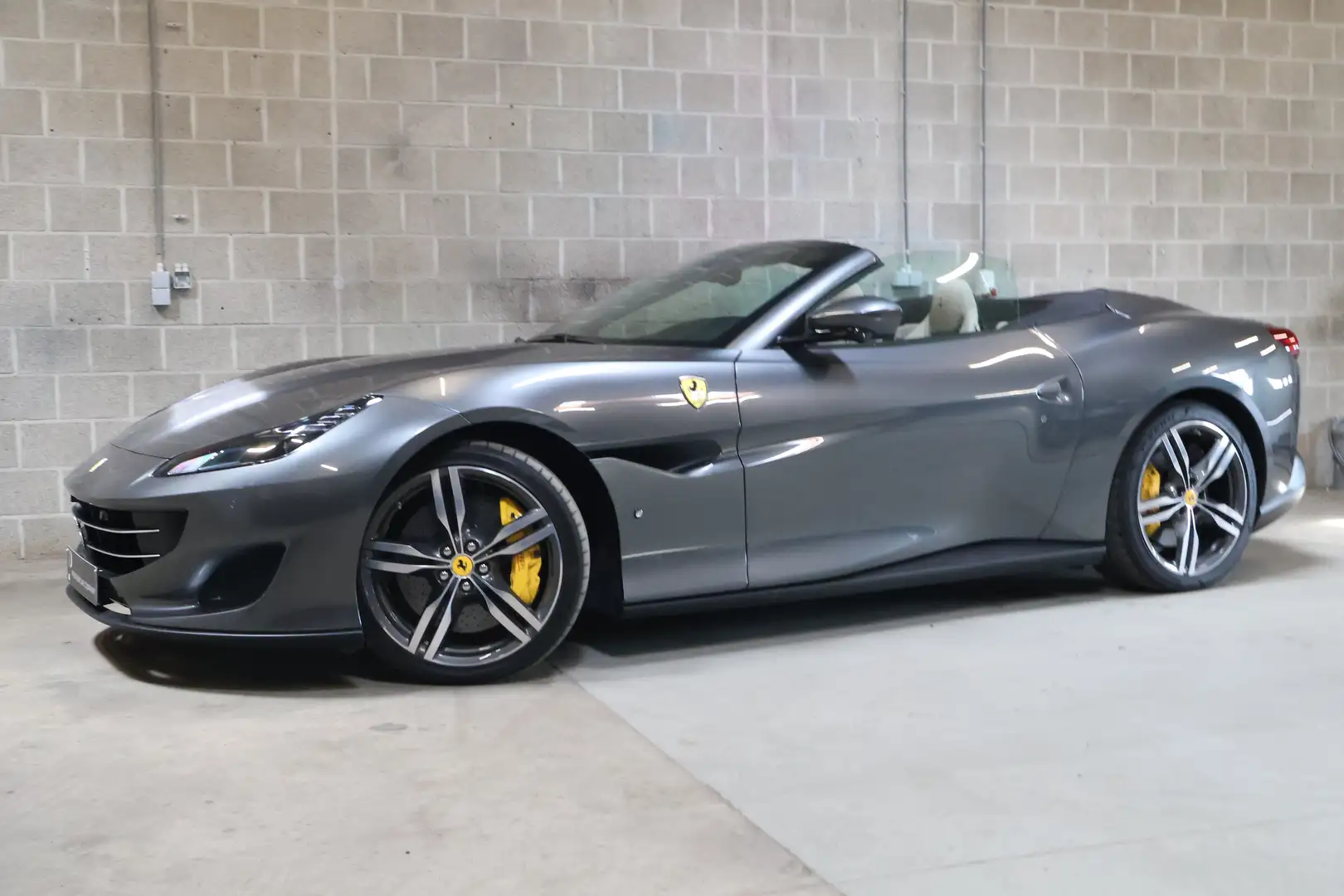 Ferrari Portofino Cabrio| Sportuitlaat| Passagiersdisplay| surround Gris - 1