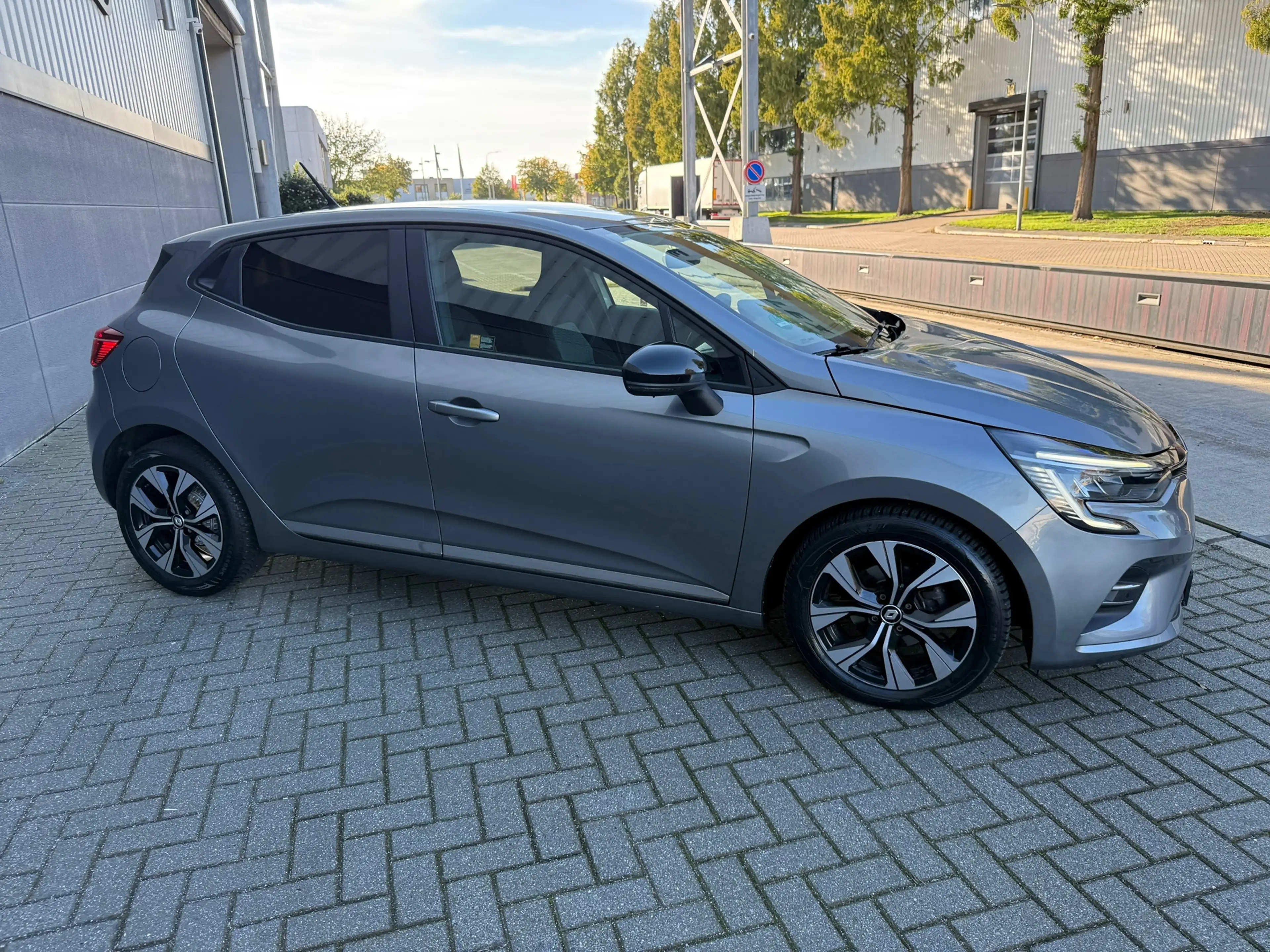 Renault Clio 1.0 TCe 90 Evolution*CAMERA*NAVI*CARPLAYE*CRUISE*V — photo 4