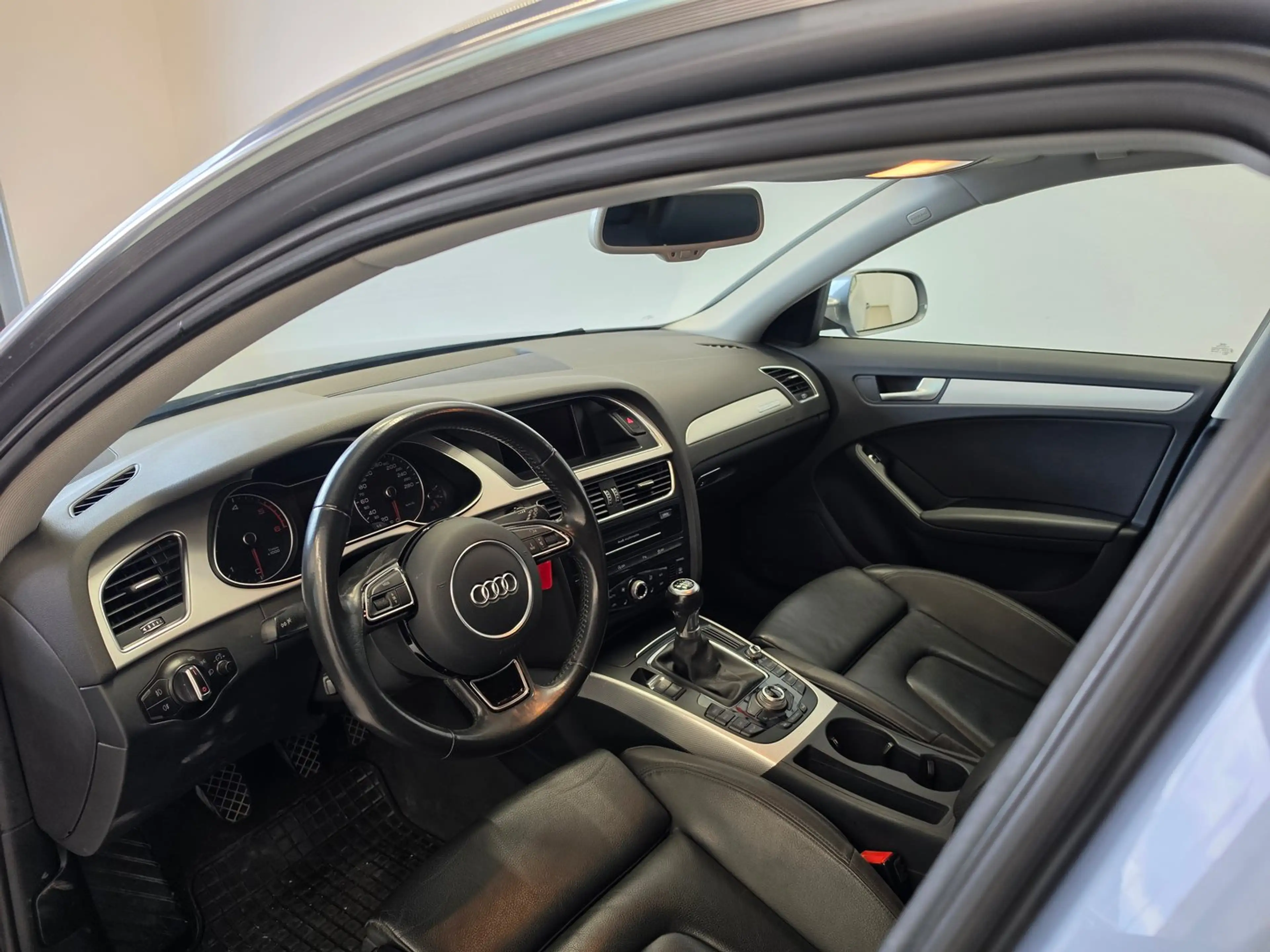 Audi A4 2.0 TDI quattro intense — photo 4