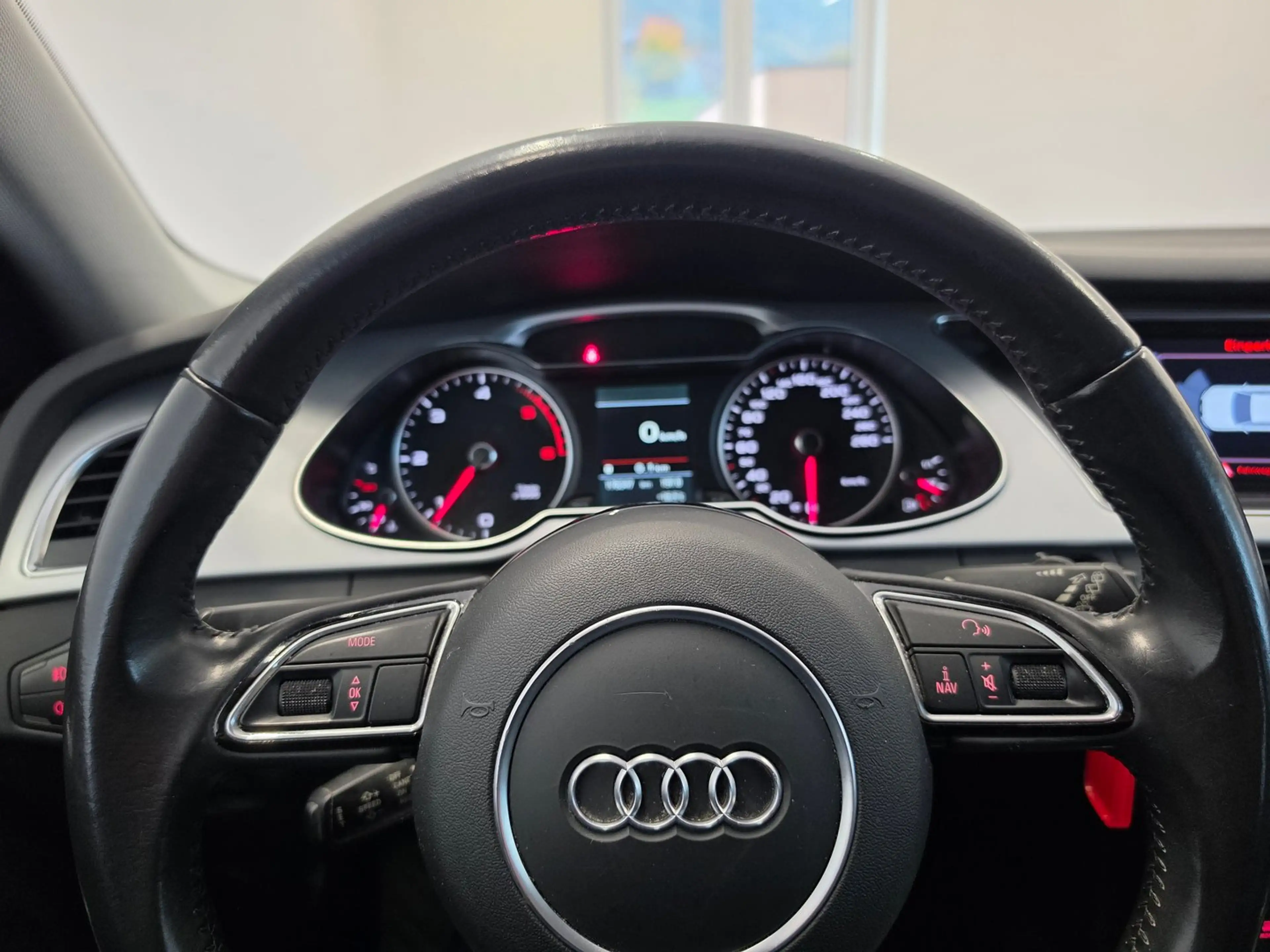 Audi A4 2.0 TDI quattro intense — photo 10