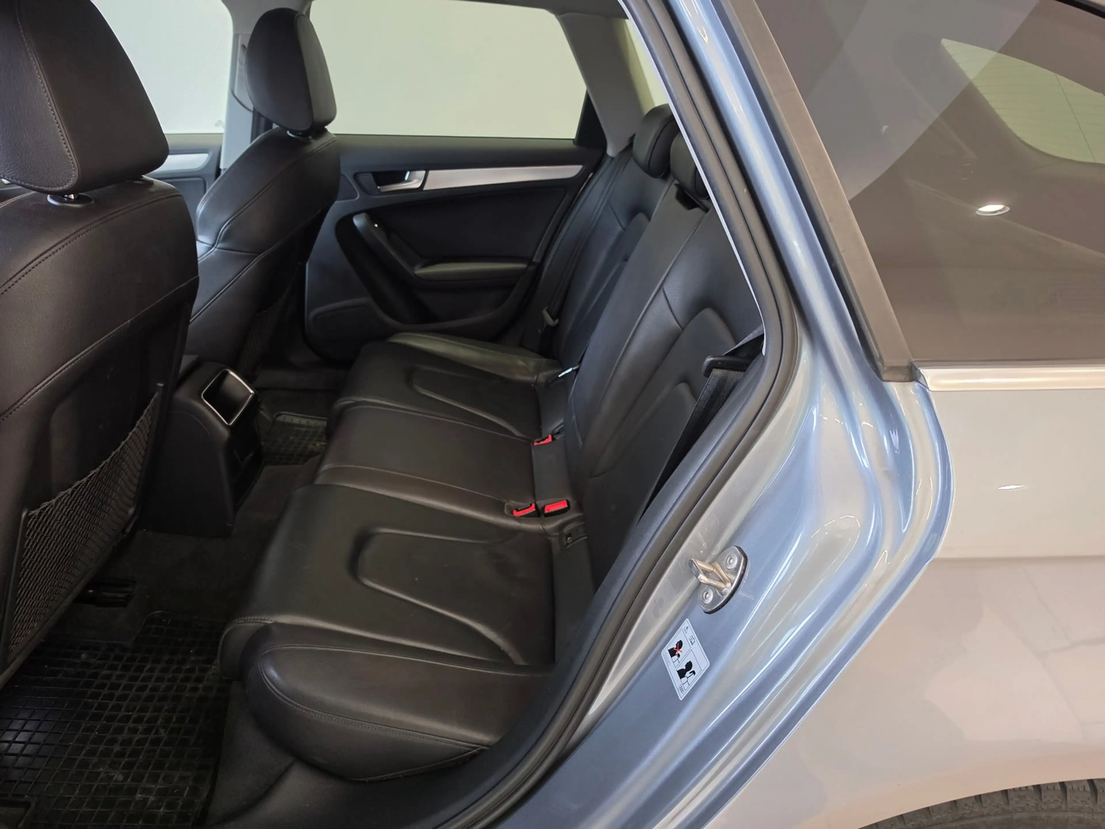 Audi A4 2.0 TDI quattro intense — photo 5