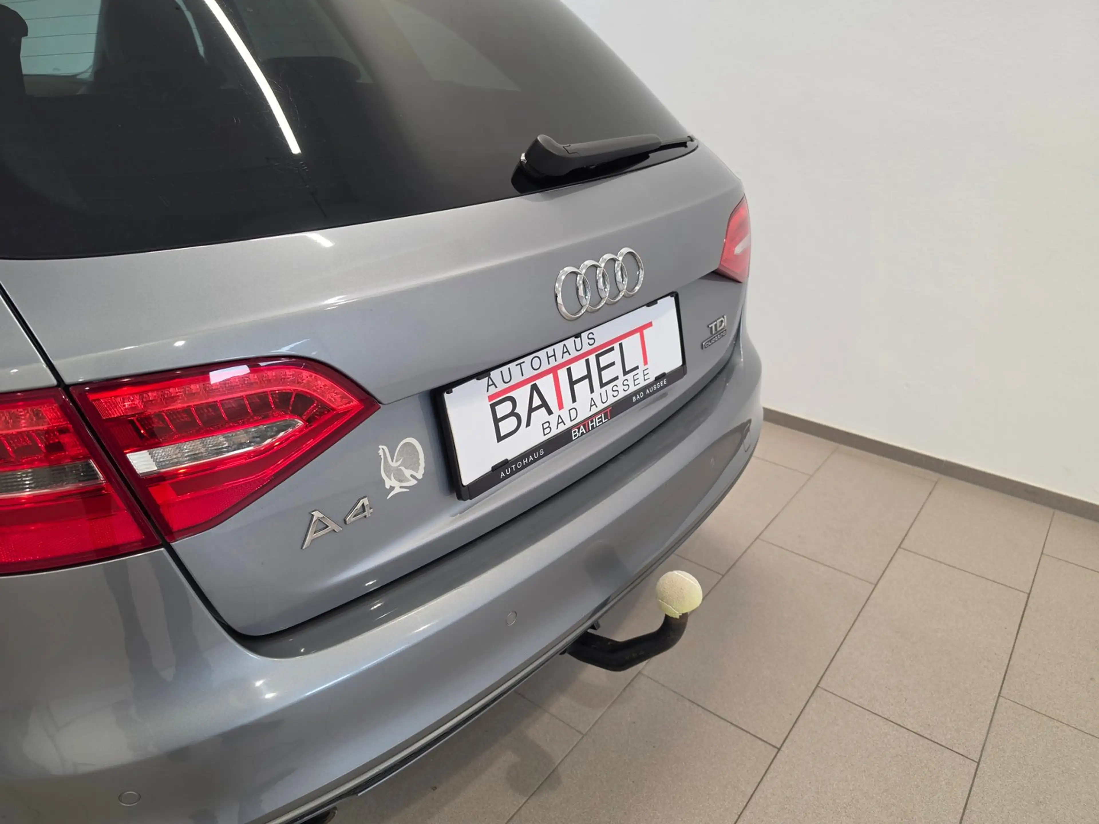 Audi A4 2.0 TDI quattro intense — photo 6